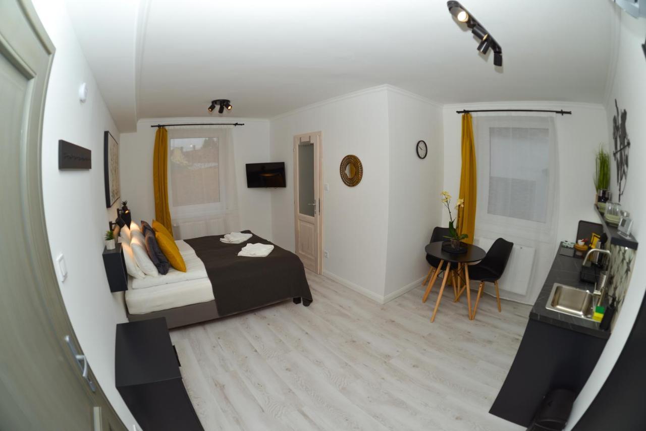 Raba92 Apartman House Buitenkant foto