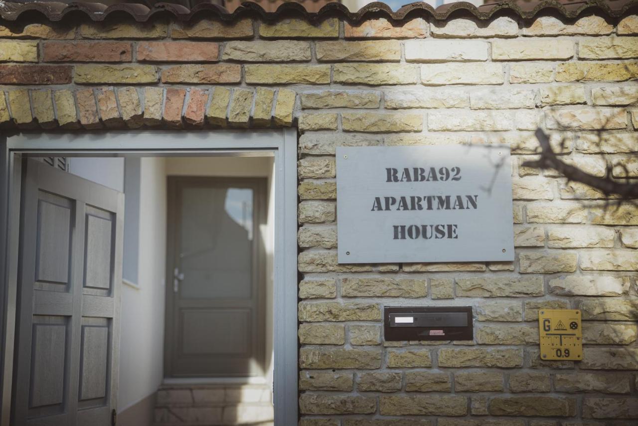 Raba92 Apartman House Buitenkant foto
