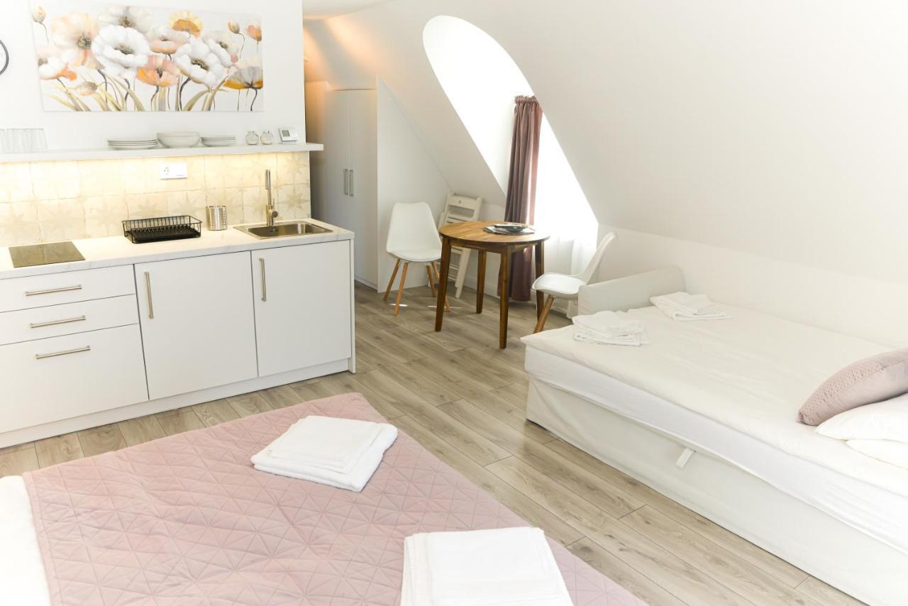 Raba92 Apartman House Buitenkant foto