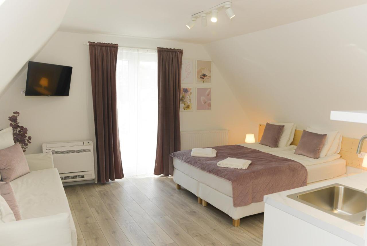 Raba92 Apartman House Buitenkant foto