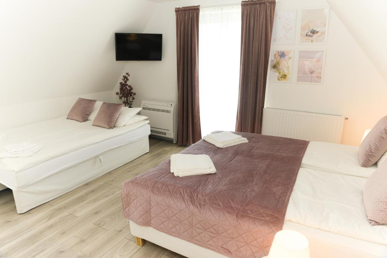 Raba92 Apartman House Buitenkant foto