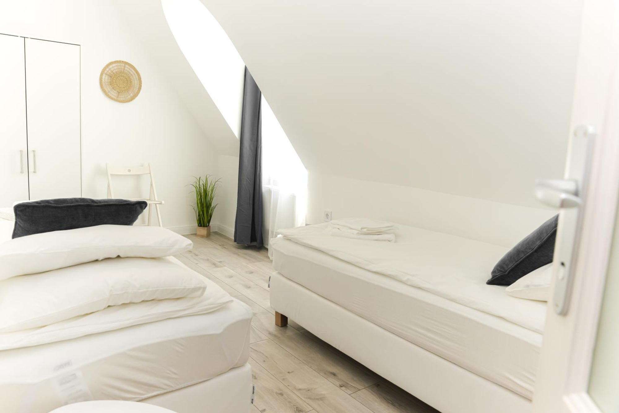 Raba92 Apartman House Buitenkant foto